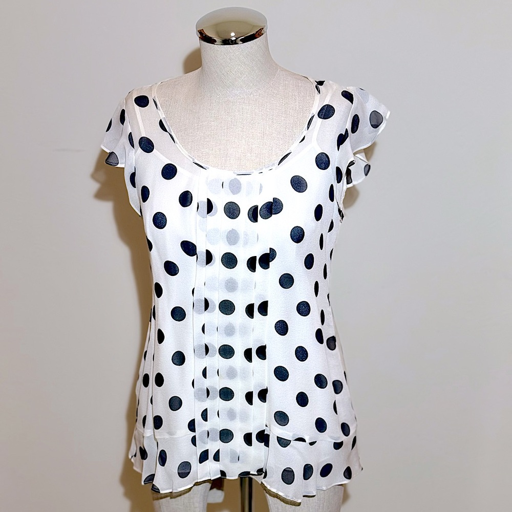 🤩 Sleeveless Silk Flutter Sleeve Top w/camisole liner - Size 6✨✨✨